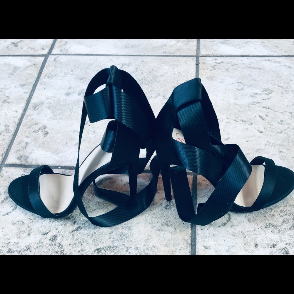 D BEAUTIFUL BLACK SEXY ANKLE STRAP HEELS